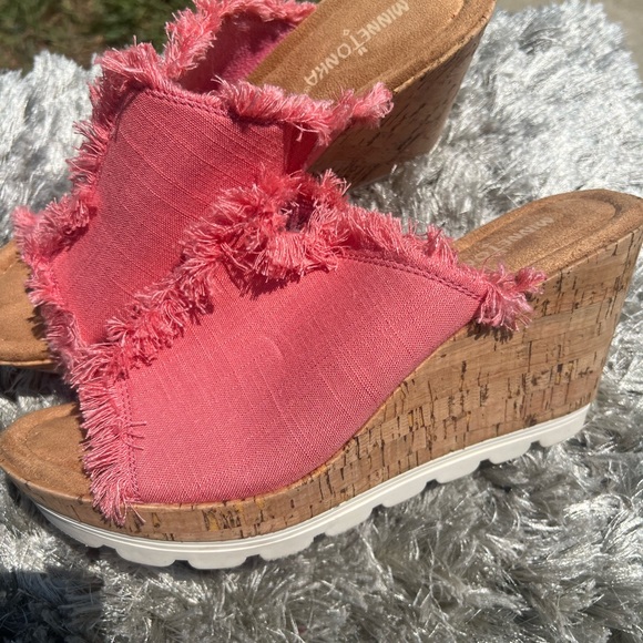 Minnetonka York Wedge Sandals size 9 - Picture 2 of 5